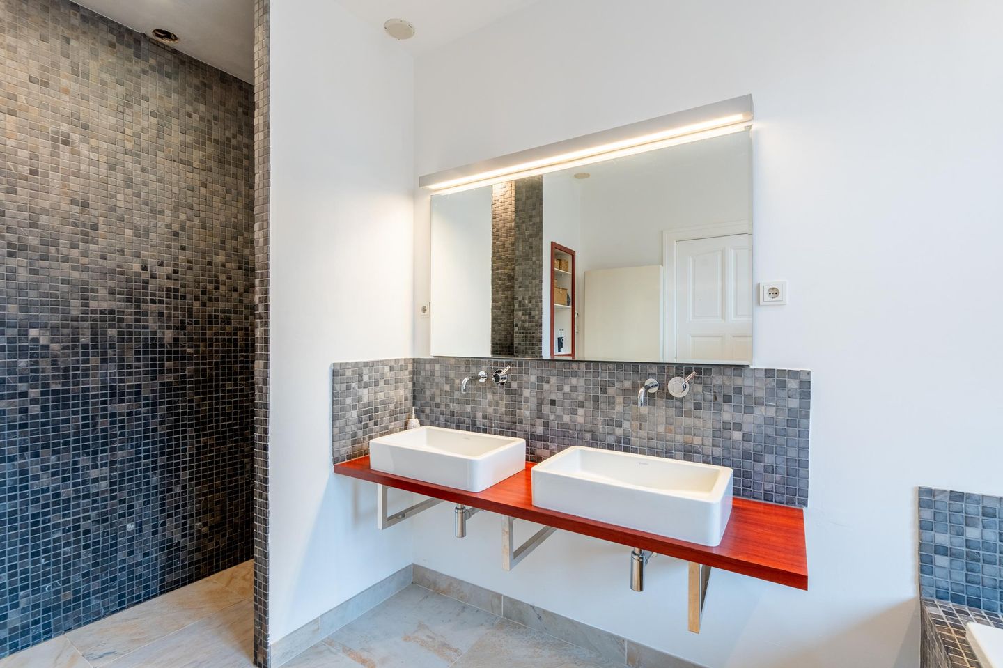 Photo 40 of Graaf Florisstraat 60-A