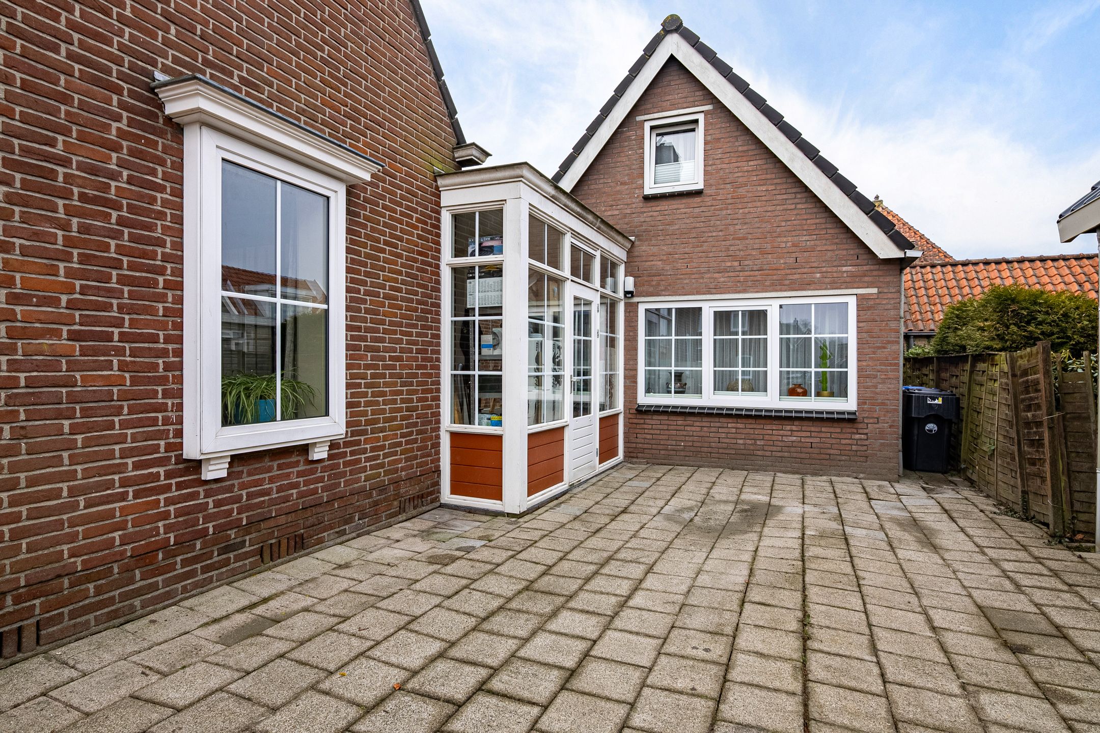 Photo 15 of Leliestraat 33