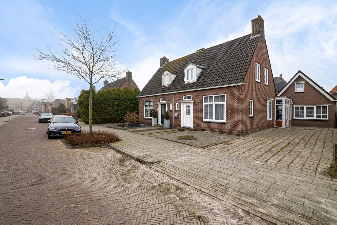 Photo 32 of Leliestraat 33