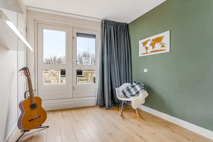 Photo 33 of Richard Burtonstraat 13