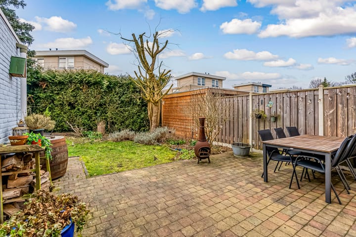 Photo 40 of Richard Burtonstraat 13