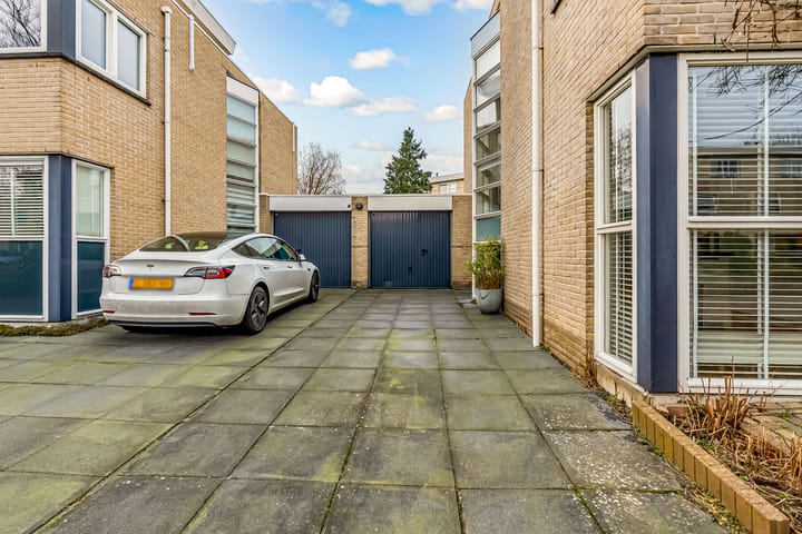 Photo 42 of Richard Burtonstraat 13