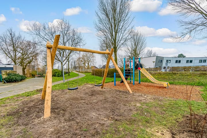 Photo 46 of Richard Burtonstraat 13