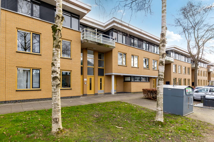 Photo 4 of Voorjaarstraat 18