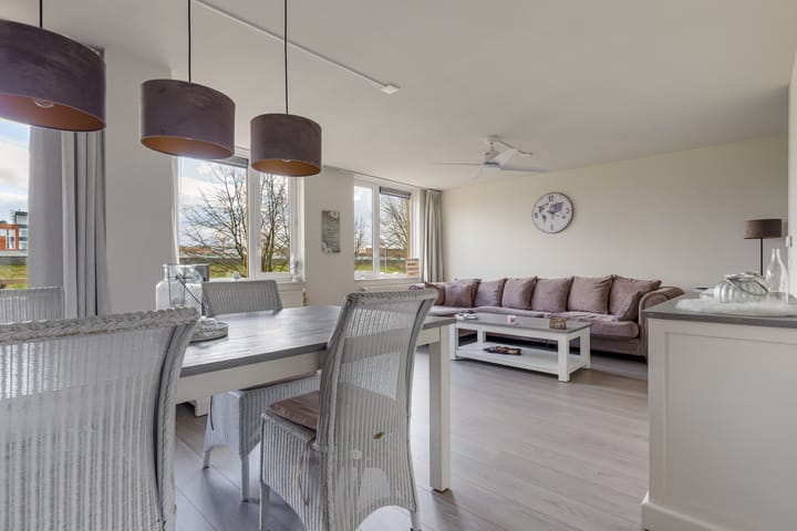 Photo 9 of Voorjaarstraat 18