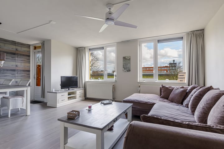 Photo 13 of Voorjaarstraat 18