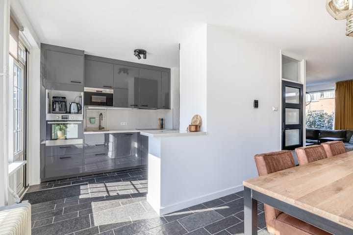 Foto 15 van Juliana van Stolberglaan 11