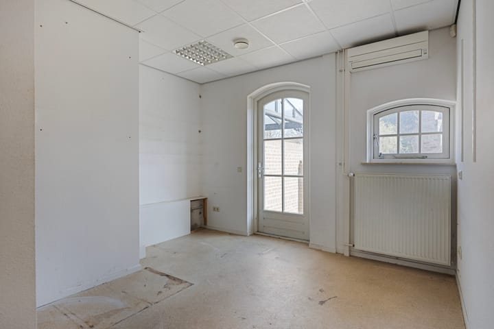 Photo 4 of Raadhuisplein 25