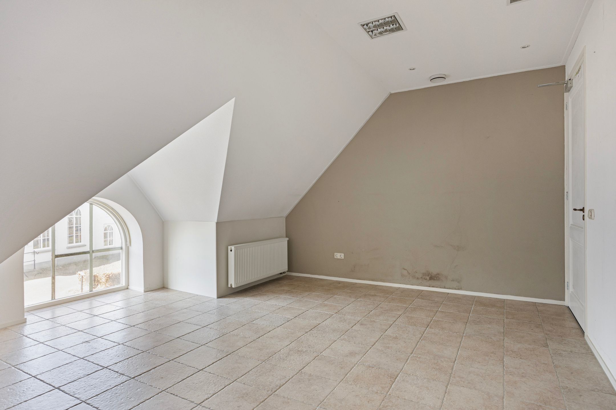 Photo 9 of Raadhuisplein 25