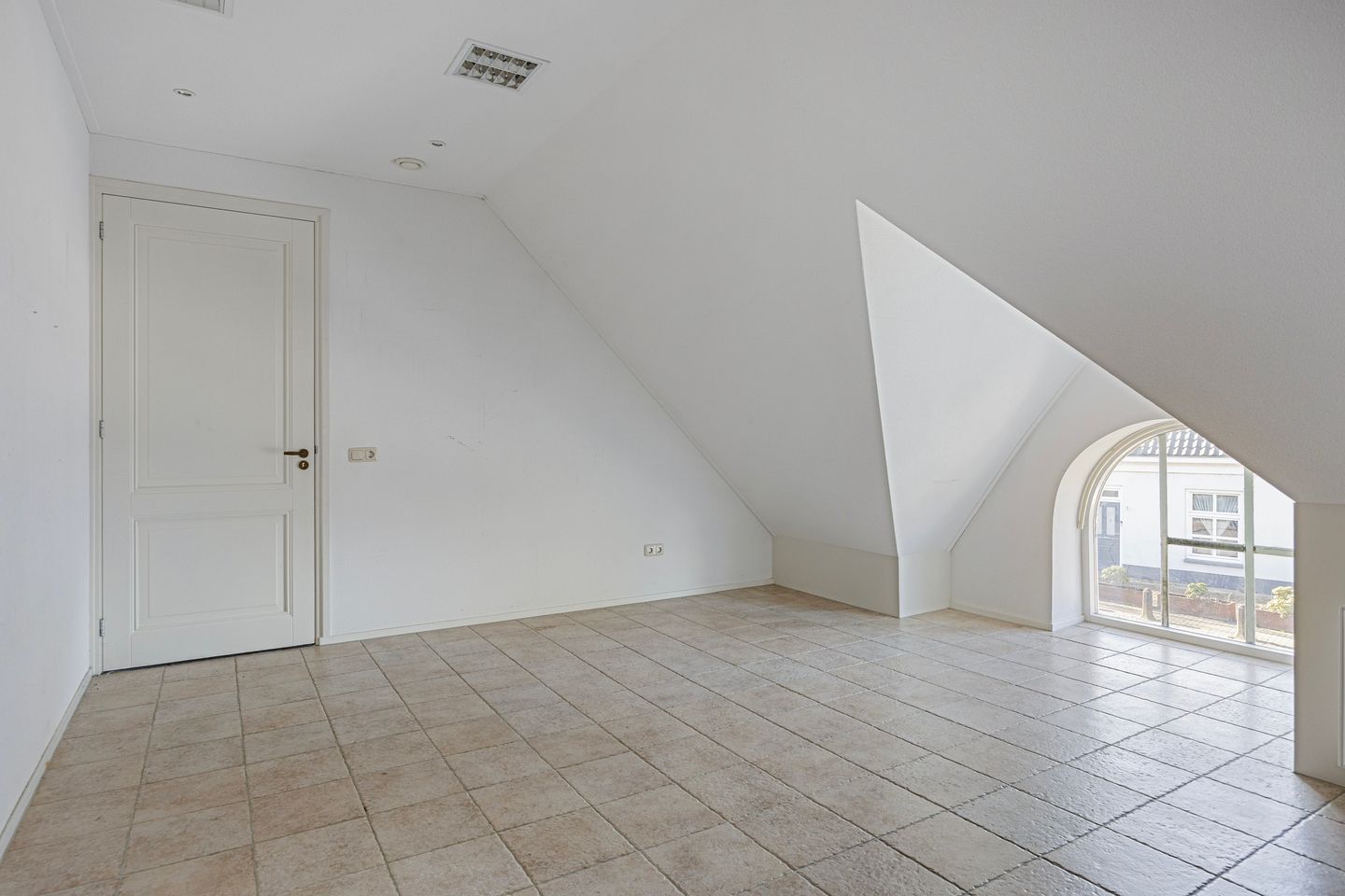 Photo 10 of Raadhuisplein 25