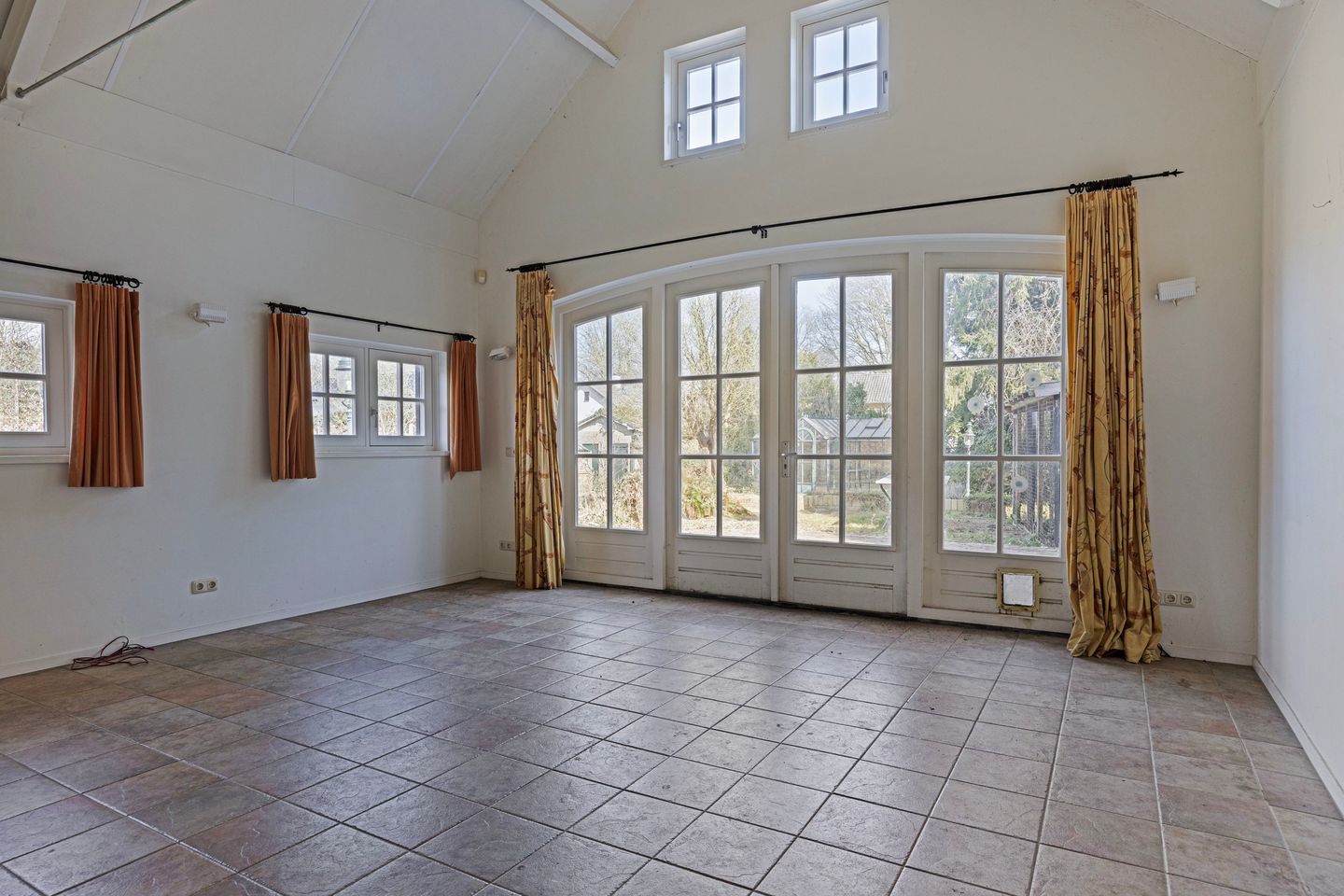 Photo 34 of Raadhuisplein 25