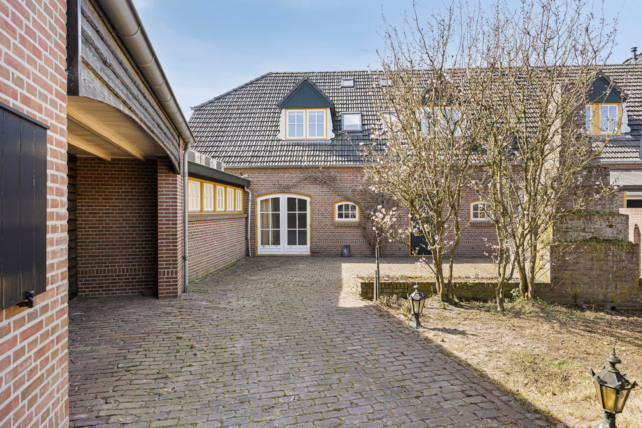 Photo 48 of Raadhuisplein 25