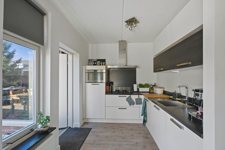 Foto 3 van Debussystraat 3