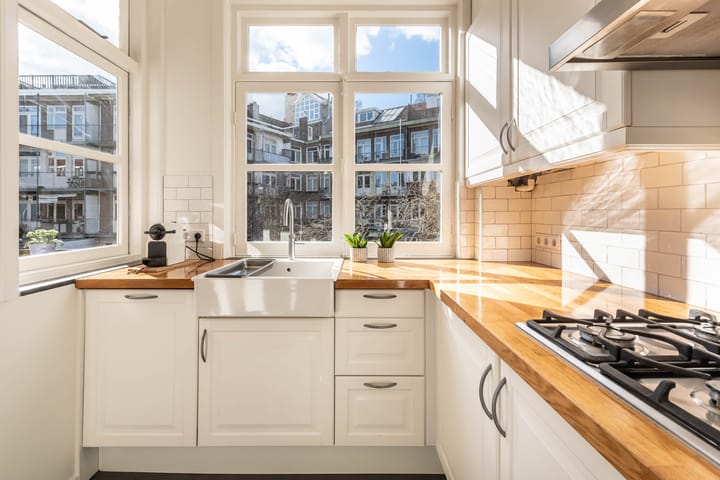 Foto 15 van Woubruggestraat 14-1