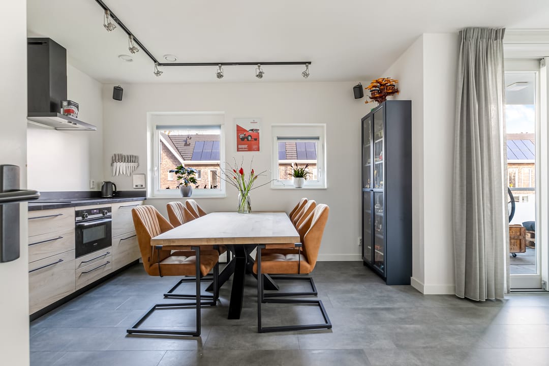 Photo 8 of Reelaan 28