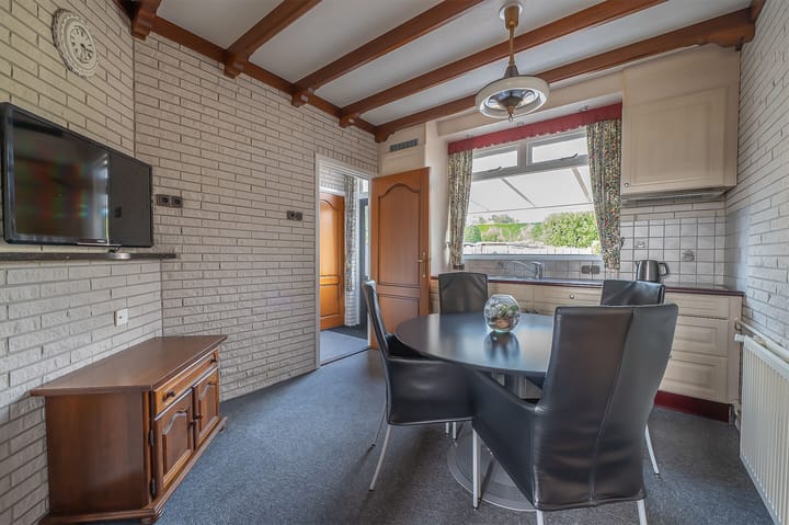 Foto 10 van van den Houtestraat 6