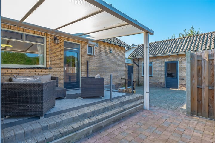 Foto 23 van van den Houtestraat 6