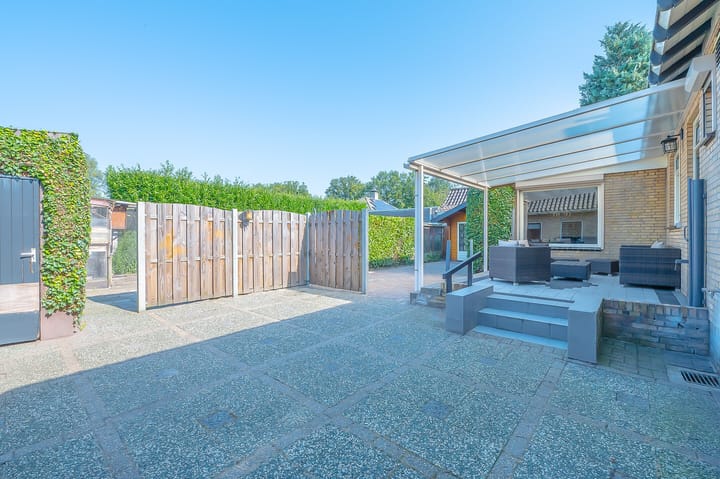 Foto 25 van van den Houtestraat 6