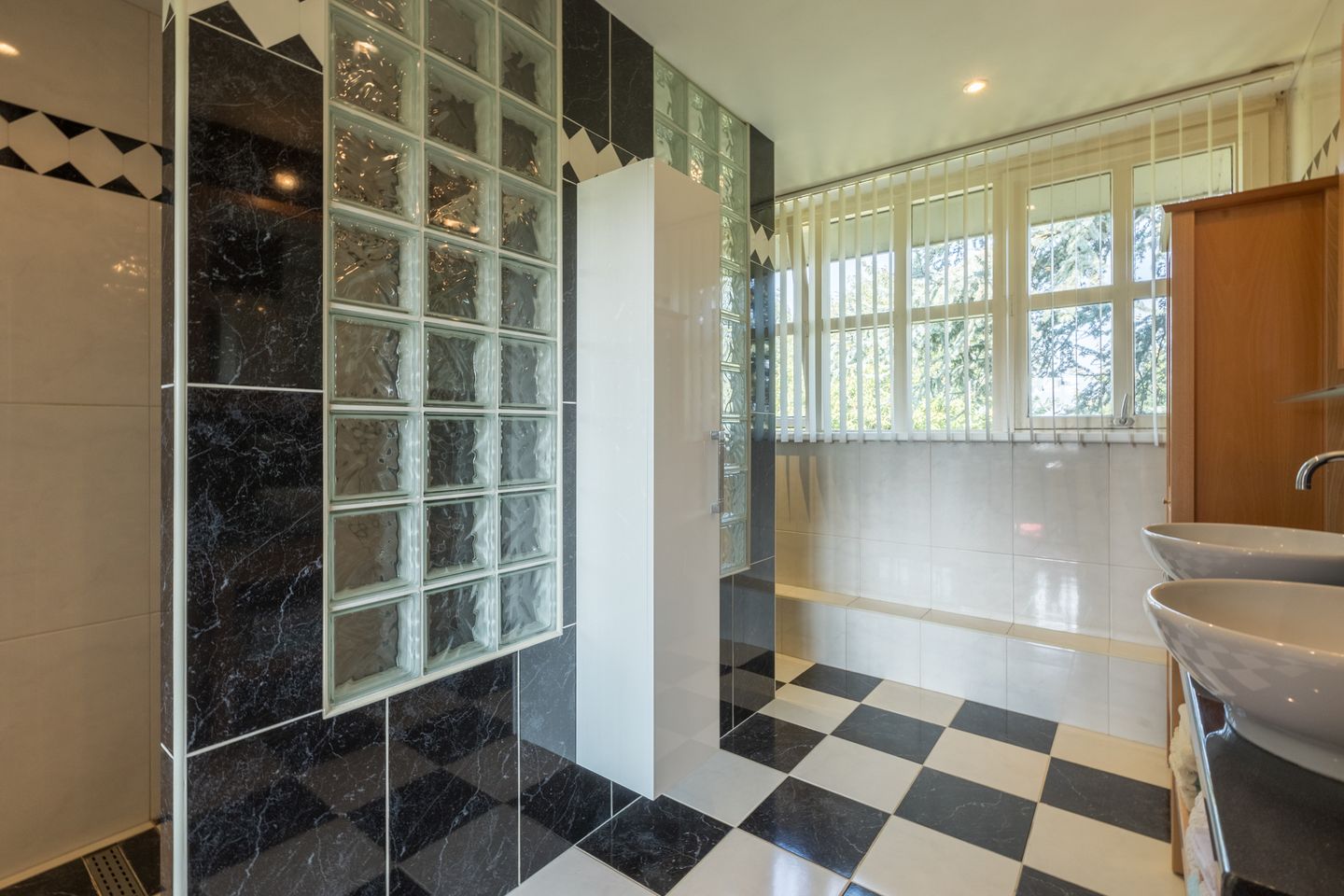 Photo 34 of Angerensestraat 16