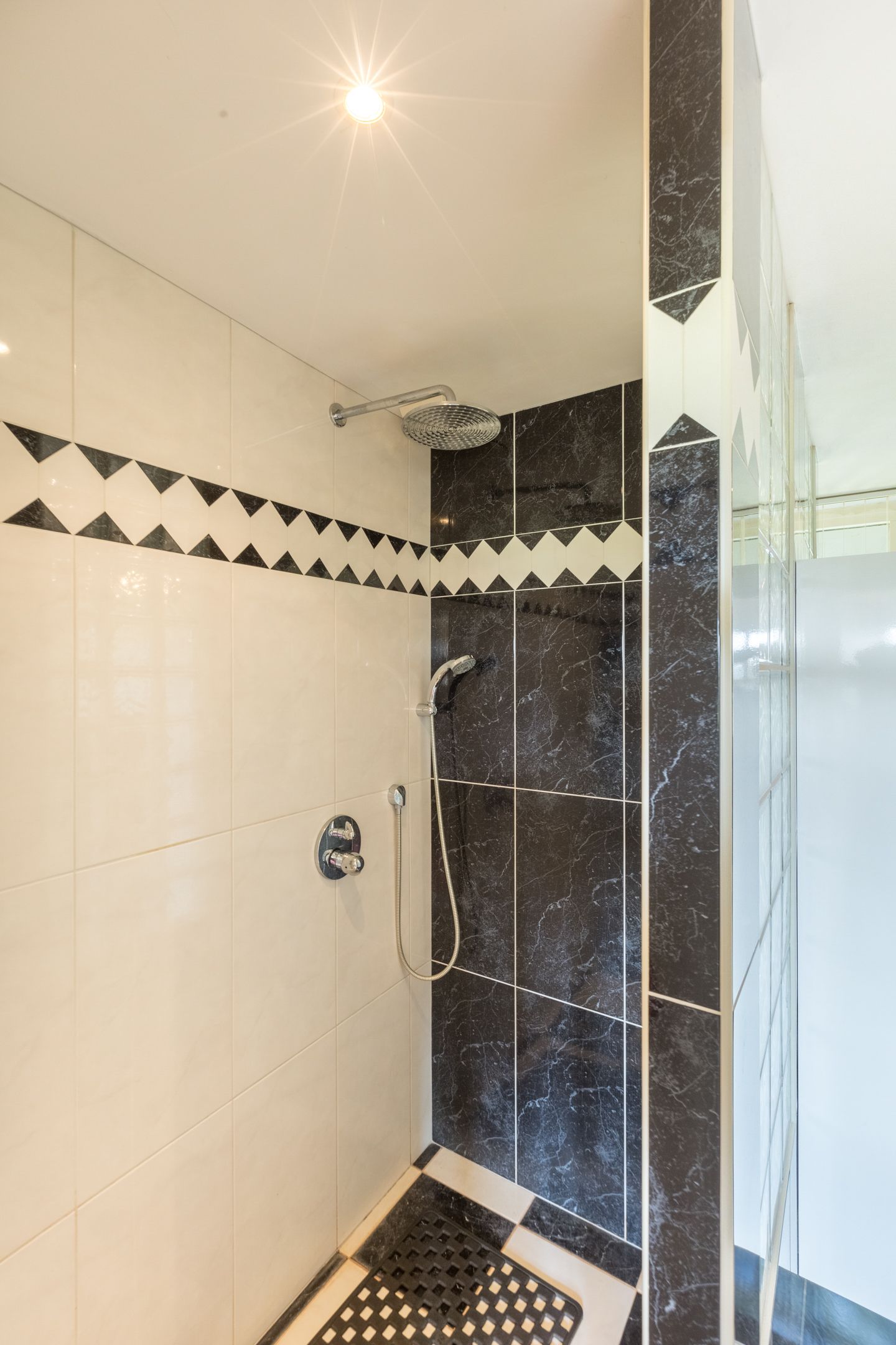 Photo 36 of Angerensestraat 16