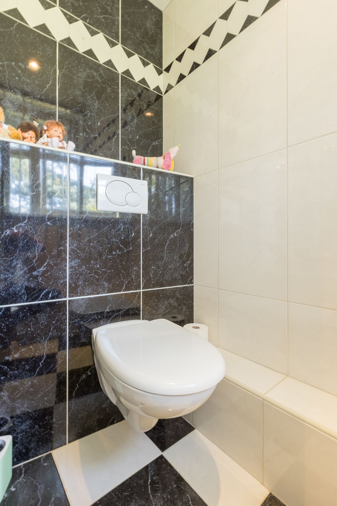 Photo 37 of Angerensestraat 16