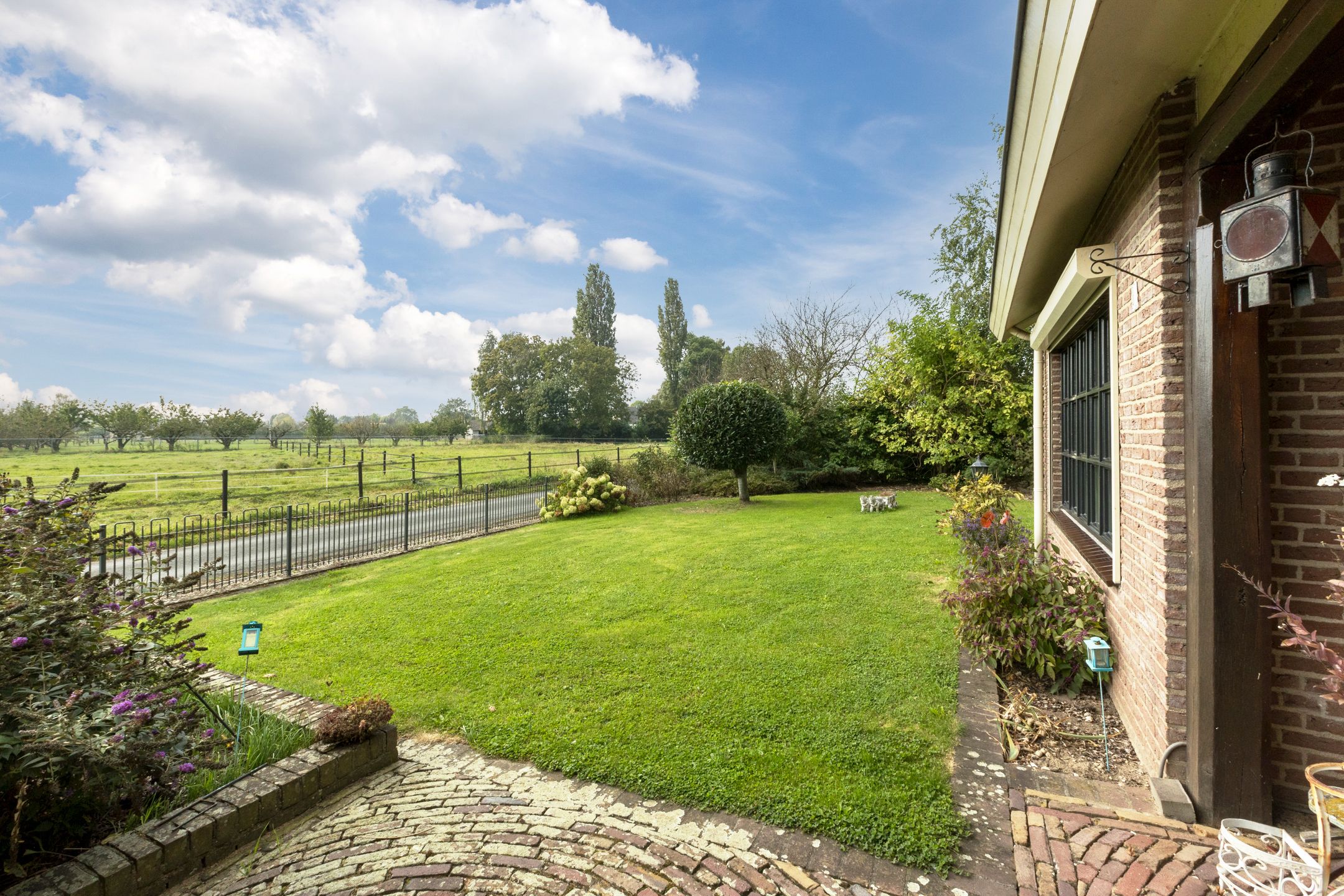 Photo 39 of Angerensestraat 16