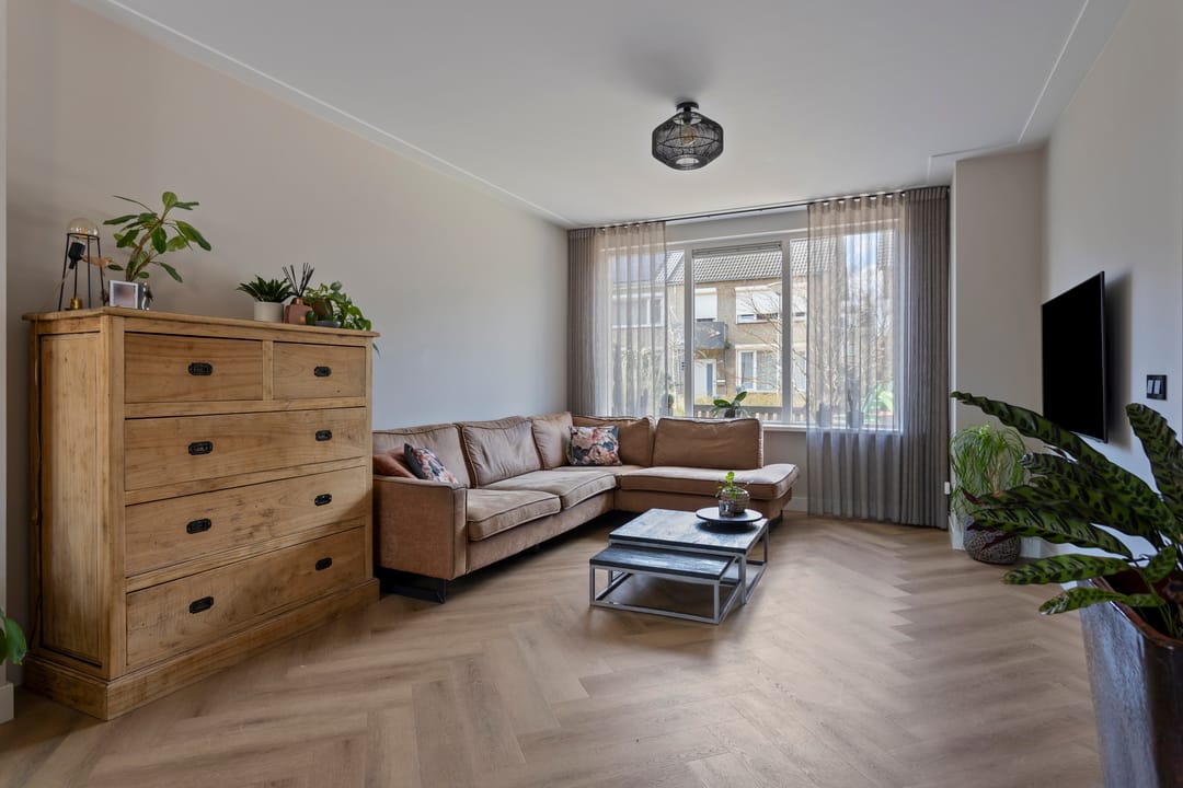 Photo 2 of Groen van Prinstererlaan 35