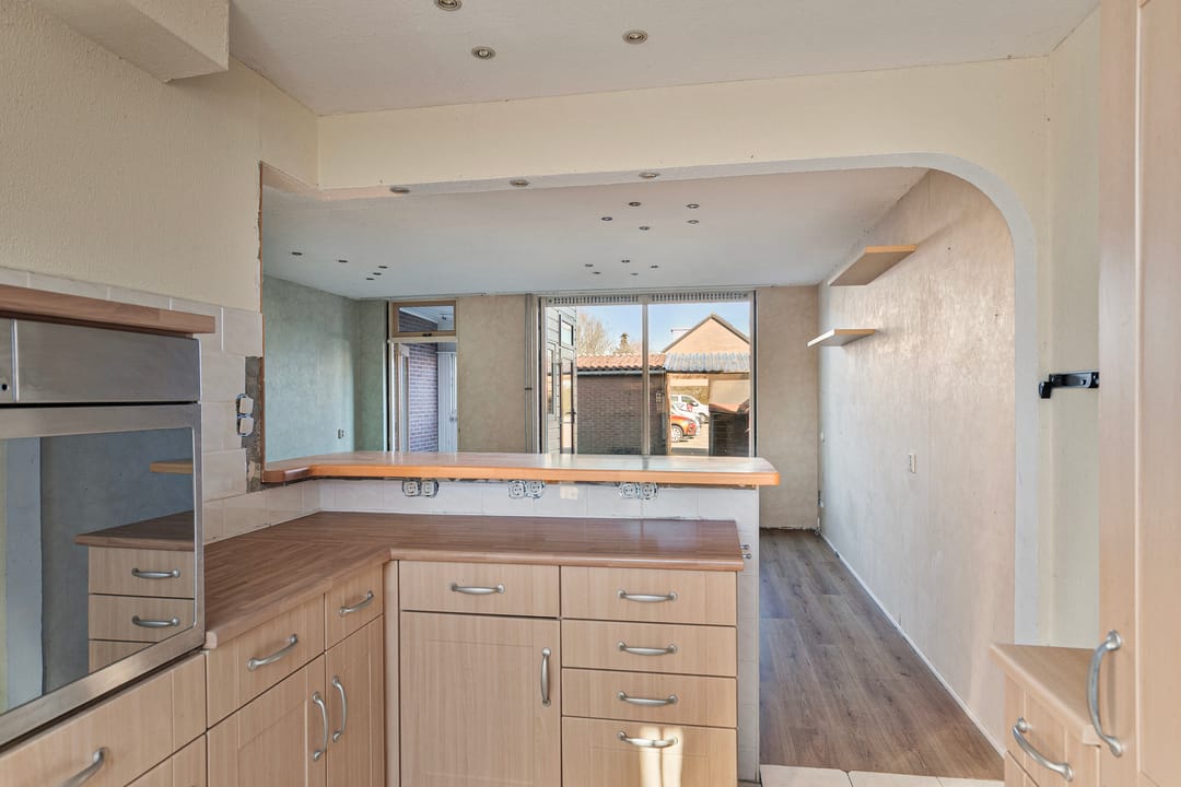 Photo 11 of Van Vollenhovenstraat 15