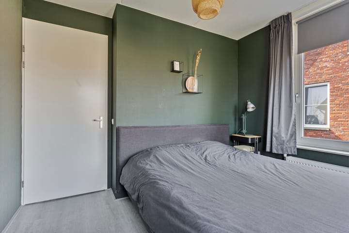 Photo 21 of Troelstrastraat 35-A