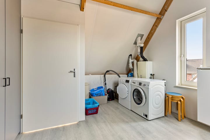 Photo 34 of Troelstrastraat 35-A