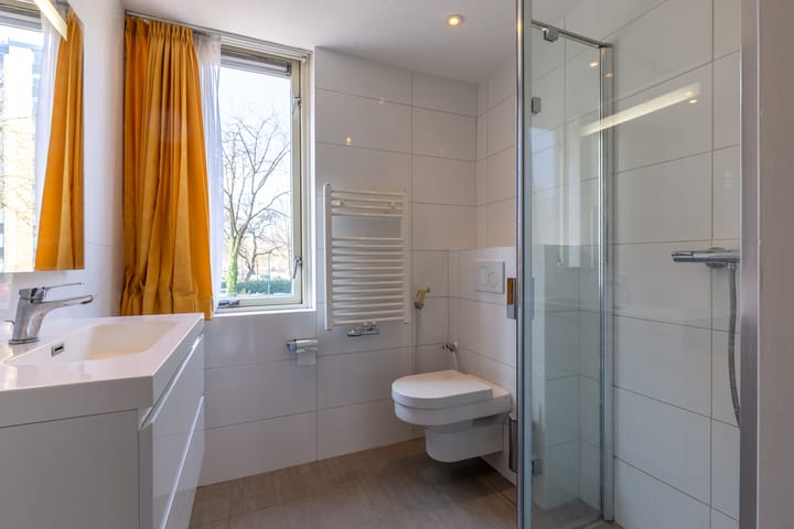 Photo 4 of Johannes Poststraat 11