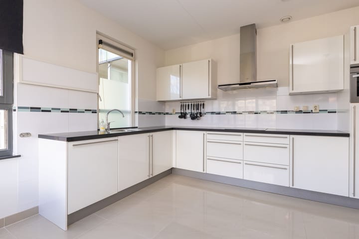 Foto 8 van Derkinderenstraat 140