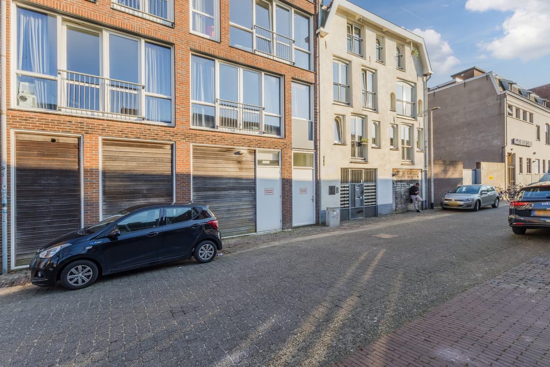 Photo 2 of Karrengas 44-F