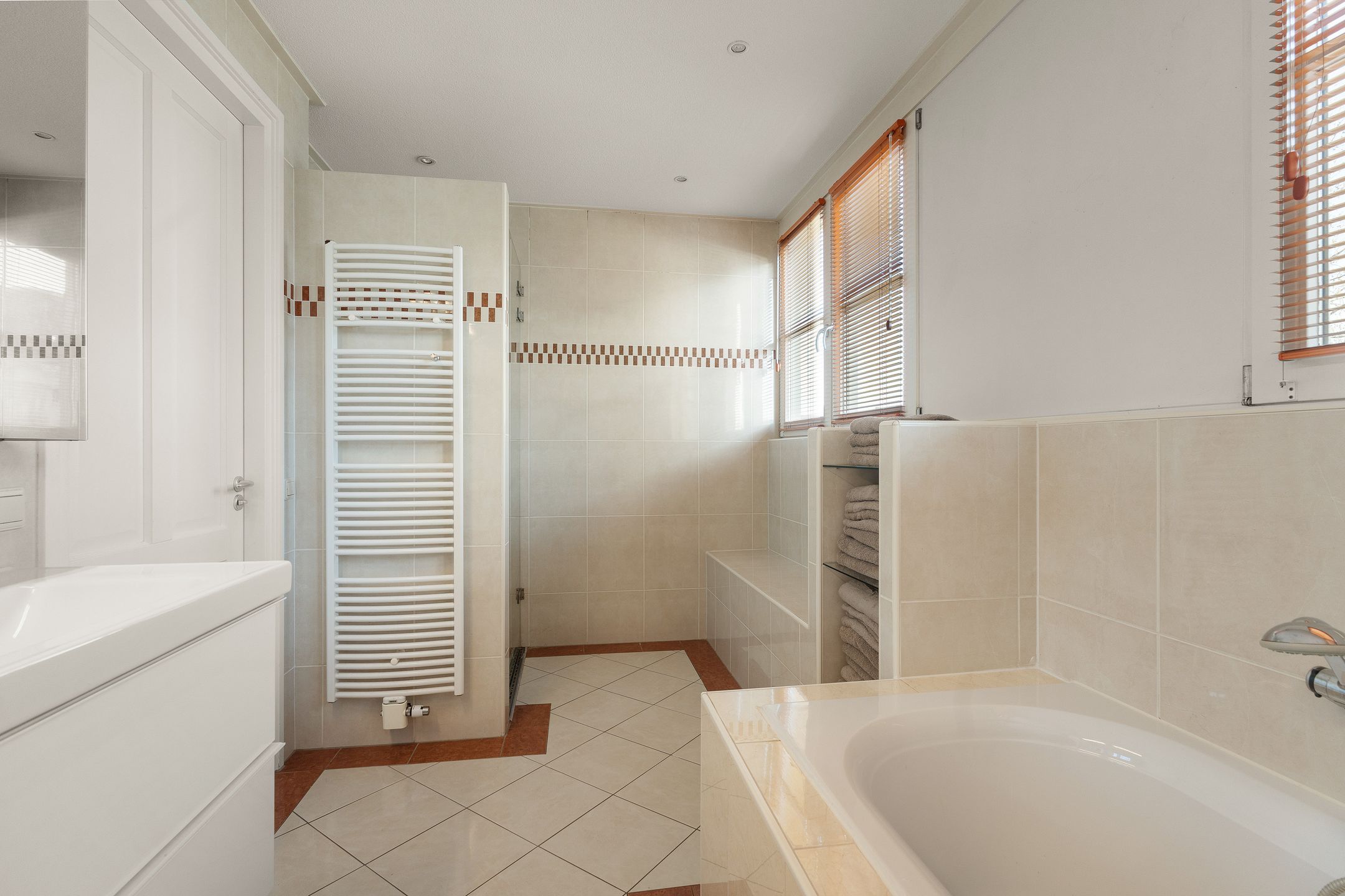 Foto 39 van Thijencamp 11