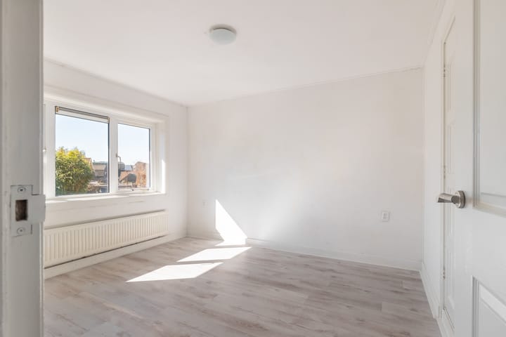 Photo 14 of Strick van Linschotenstraat 2