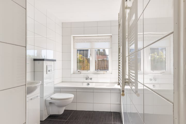 Photo 20 of Strick van Linschotenstraat 2