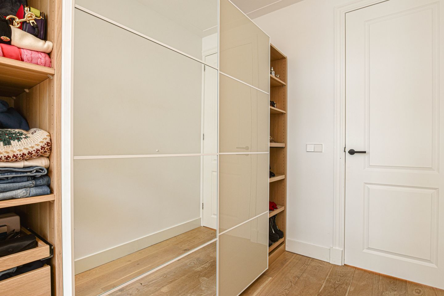 Photo 19 of Borneostraat 10-A1