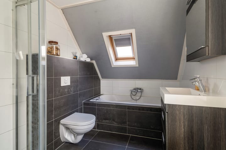 Photo 40 of Hooijengastrjitte 15