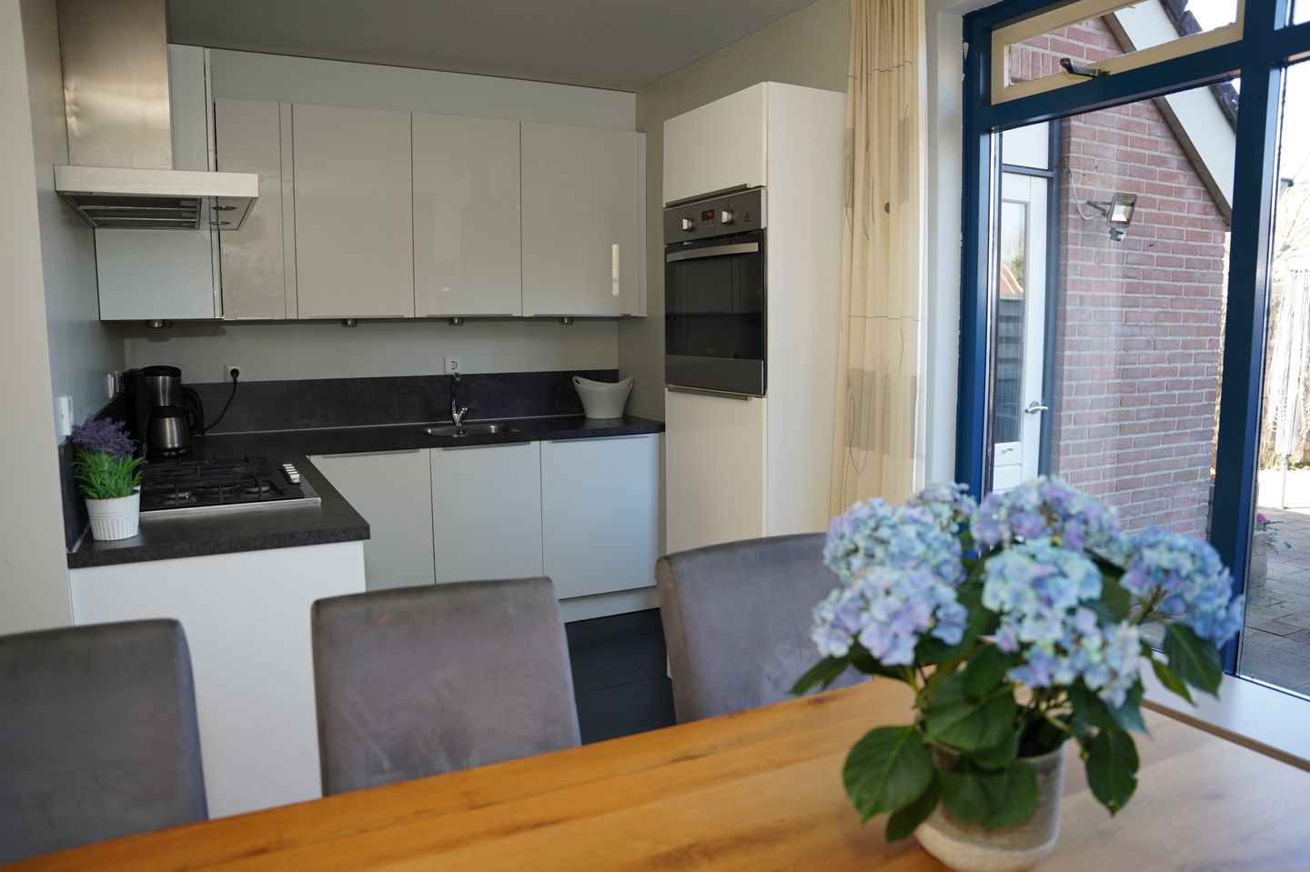 Photo 4 of Stuerboutstraat 18