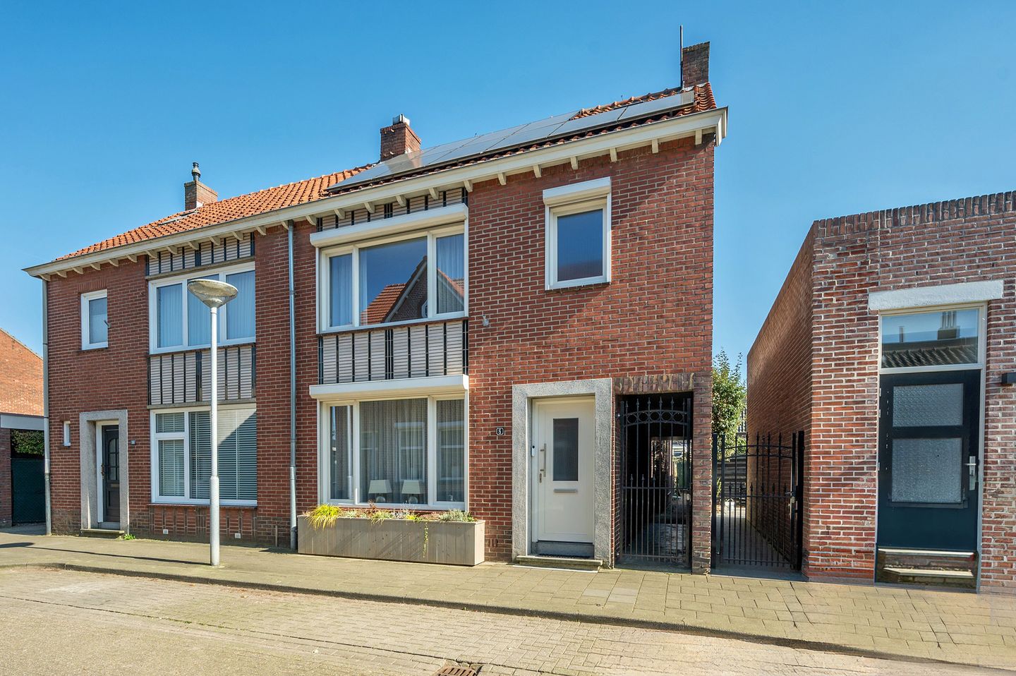 Foto 1 van van Laerstraat 8