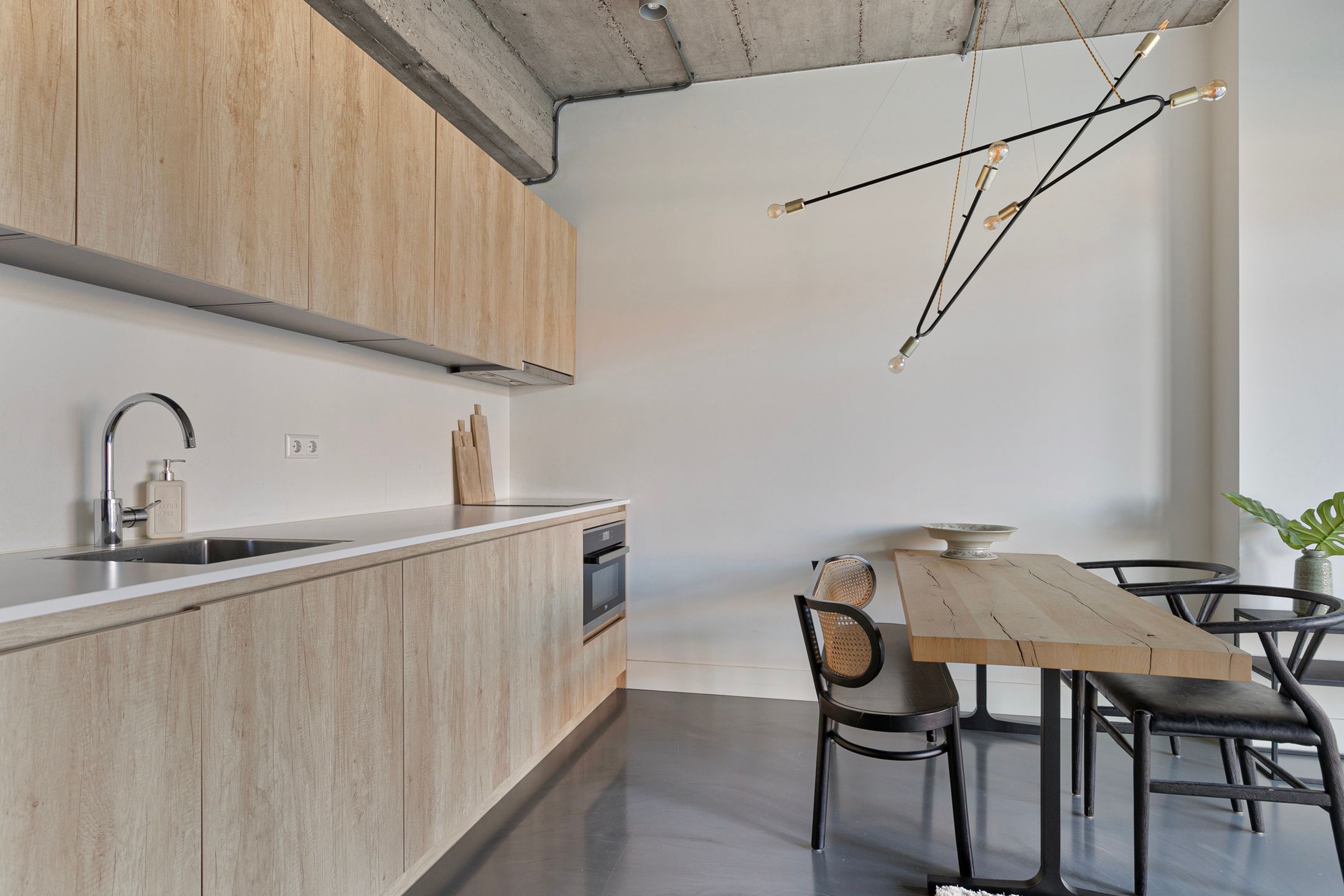 Photo 9 of Burgemeester Hogguerstraat 1193