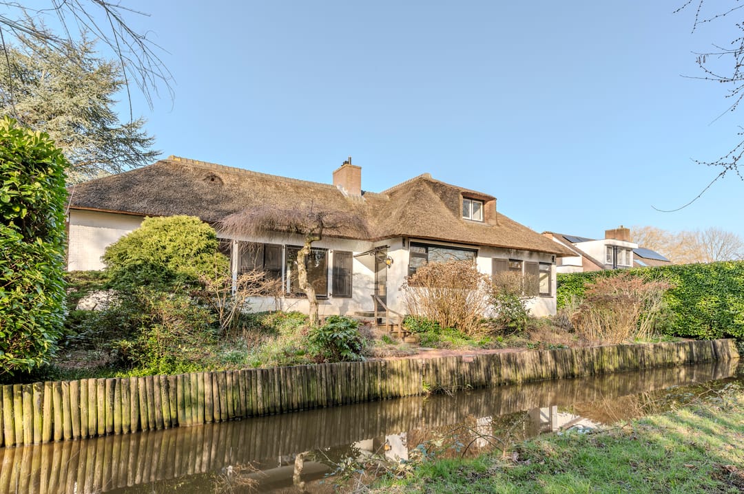 Foto 1 van Dokter Mees ten Oeverlaan 24