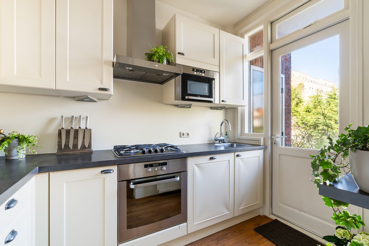 Foto 10 van Johan van Oldenbarneveltlaan 15-A