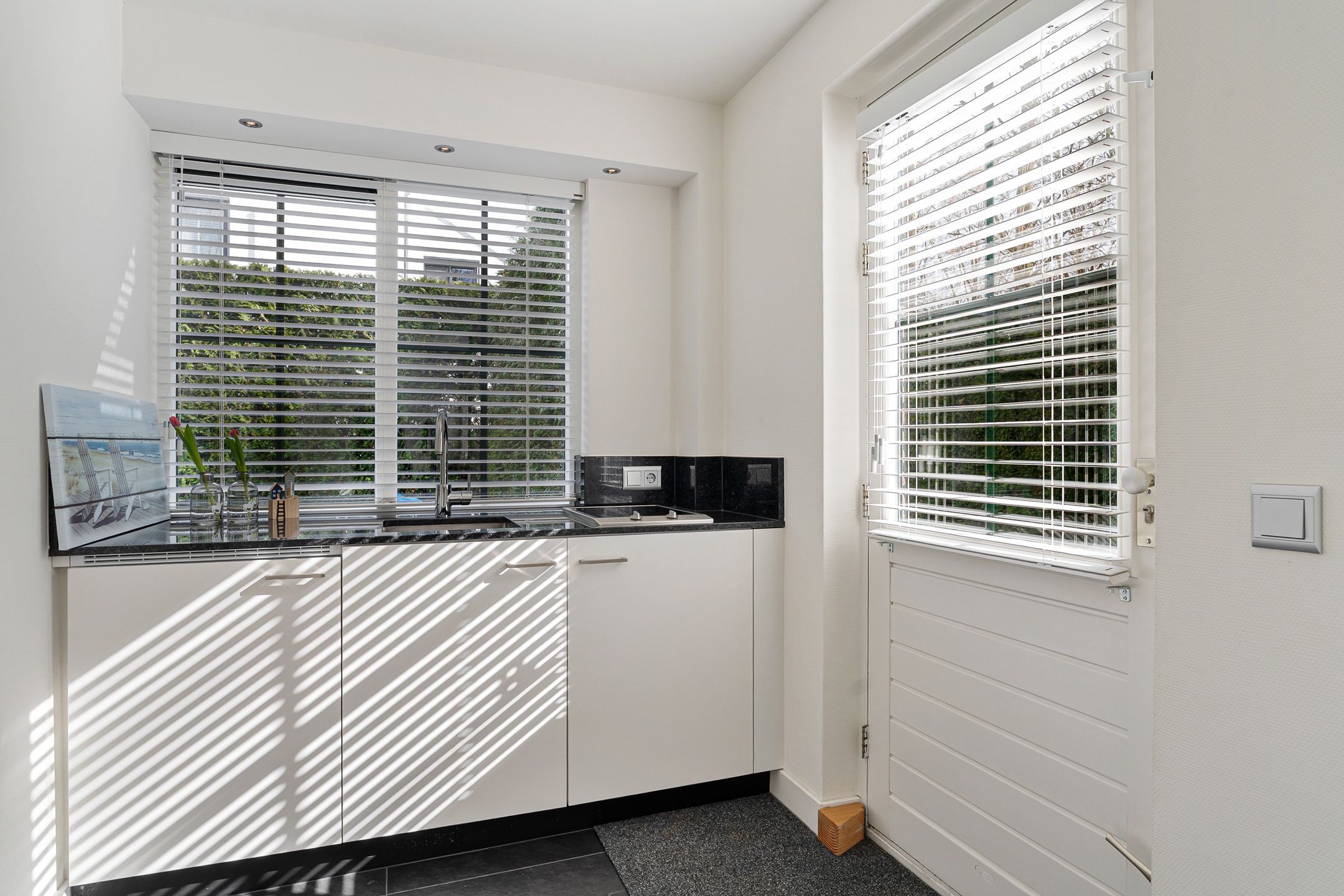 Foto 30 van Van Zuijtland 1-A