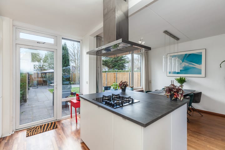 Foto 7 van Heiligenbloem 13