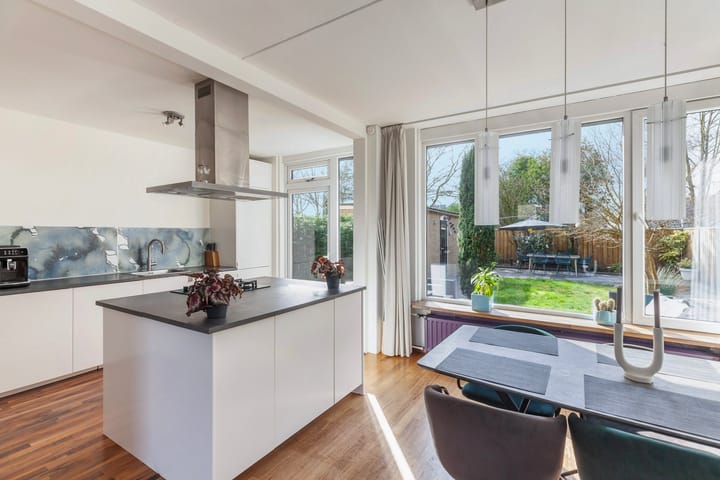 Foto 9 van Heiligenbloem 13