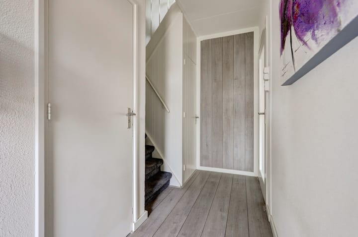 Foto 15 van Burgemeester Van Altenastraat 13