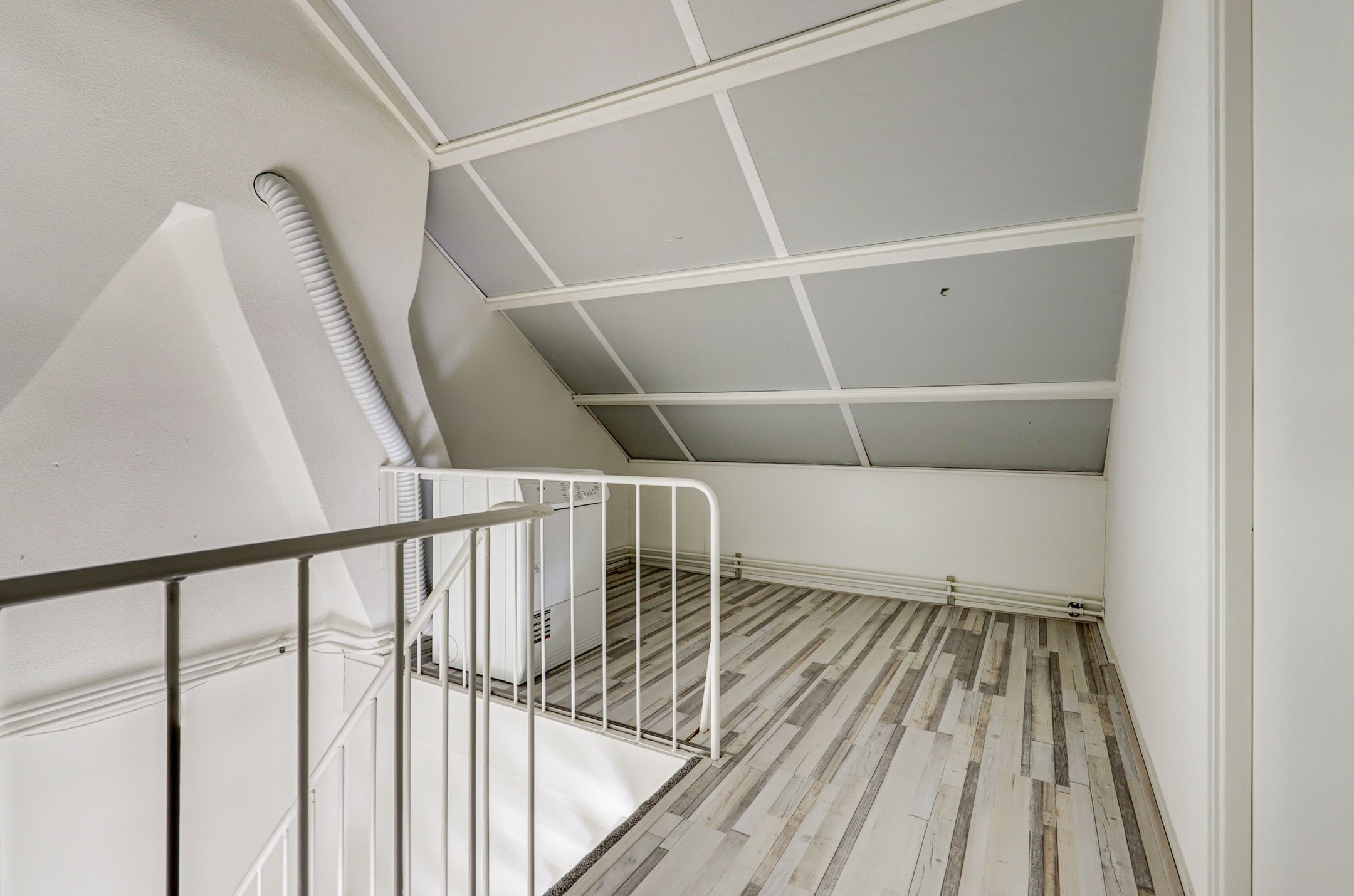 Photo 33 of Burgemeester Van Altenastraat 13