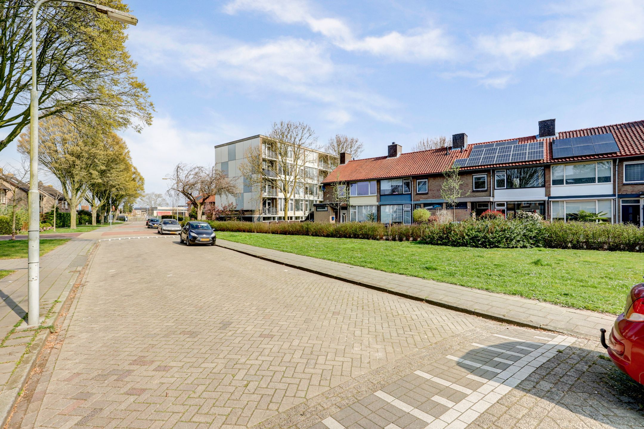 Photo 51 of Burgemeester Van Altenastraat 13