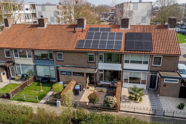 Foto 57 van Burgemeester Van Altenastraat 13